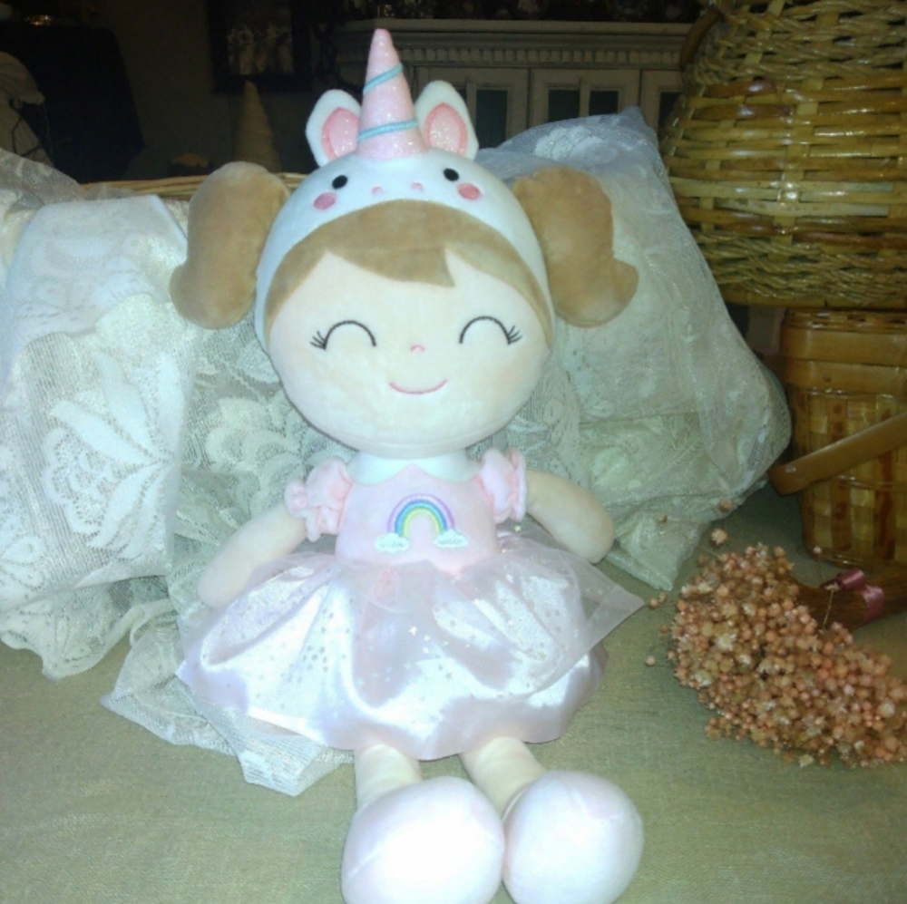 Gloveleya doll